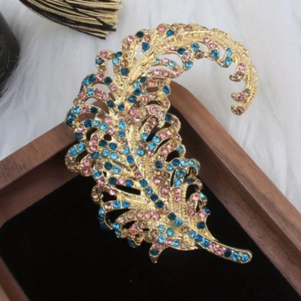 🆕️🪶 RHINESTONE FEATHER BROOCH / PIN - GOLD-TONE🪶